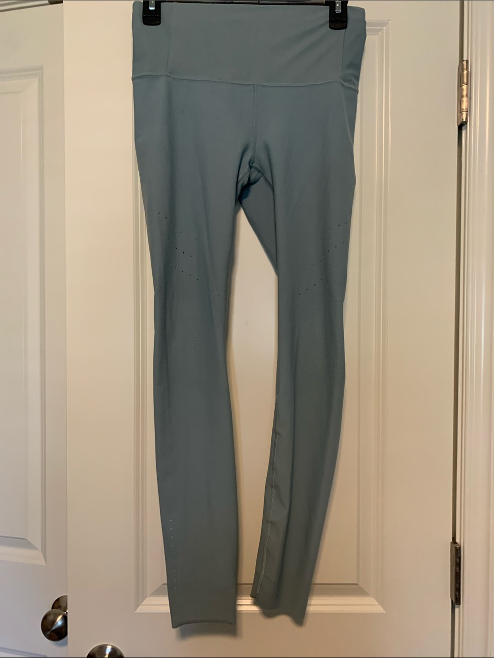 Lululemon Zoned In Tight 26in, Sz 8
Cast Blue, Good Condition
